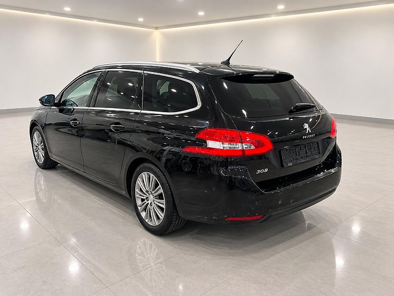 Peugeot 308 (2021) - fotka 3 z 24