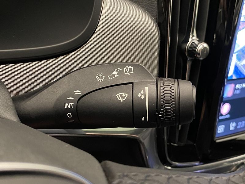 Volvo V90 T8 AWD RECHARGE DARK ULTRA - fotka 23 z 65