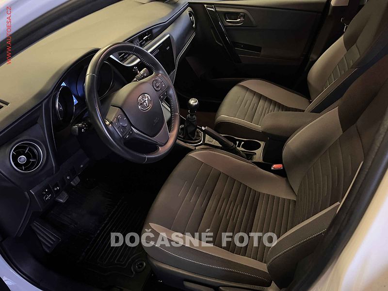 Toyota Auris (2019) 1.6 VVT-i, ČR, Park. kamera - fotka 3 z 3