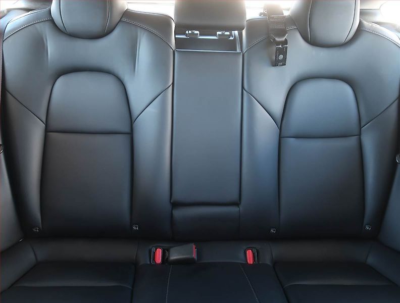 Tesla Model 3 (2019) Long Range 4WD 78kWh, SoH 75% - fotka 10 z 26