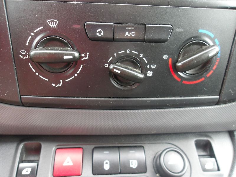 Peugeot Partner 1,6HDi 3 MÍSTA !!! 1.MAJITEL ! - fotka 26 z 30