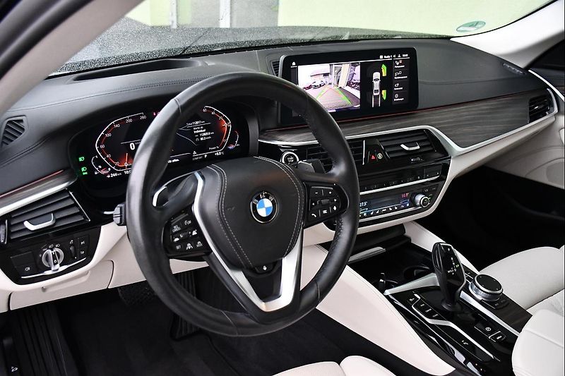 BMW Řada 5 540i xD LUXURY HUD REZERVACE - fotka 15 z 46