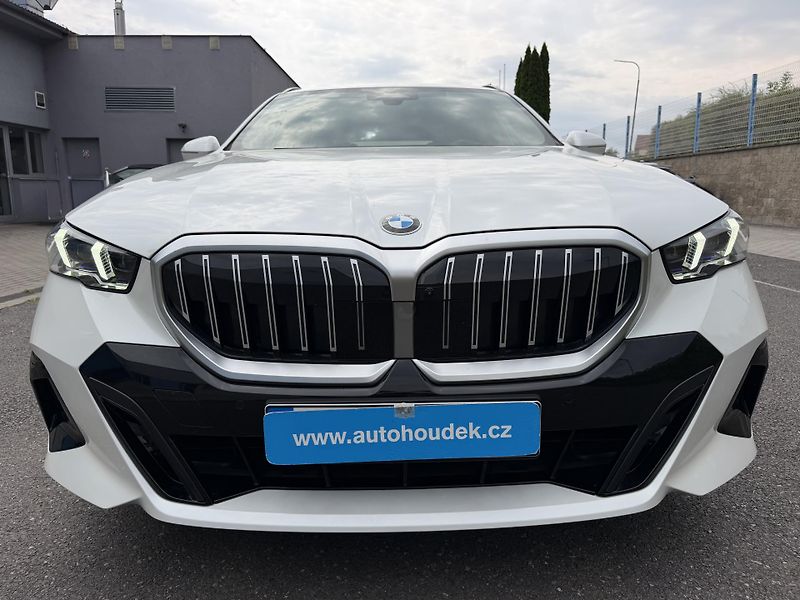 BMW Řada 5 540D xDRIVE M SPORT Individual - fotka 2 z 37