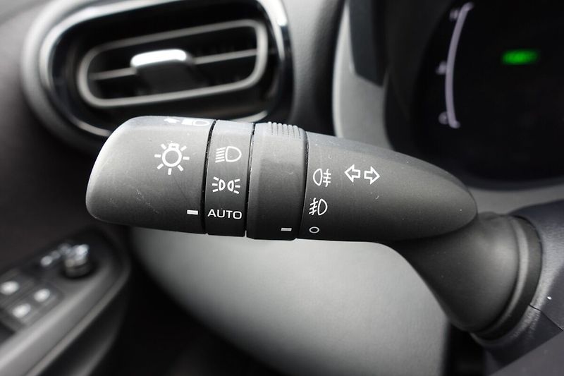 Toyota Yaris Cross 1,5 HEV Style - fotka 27 z 33