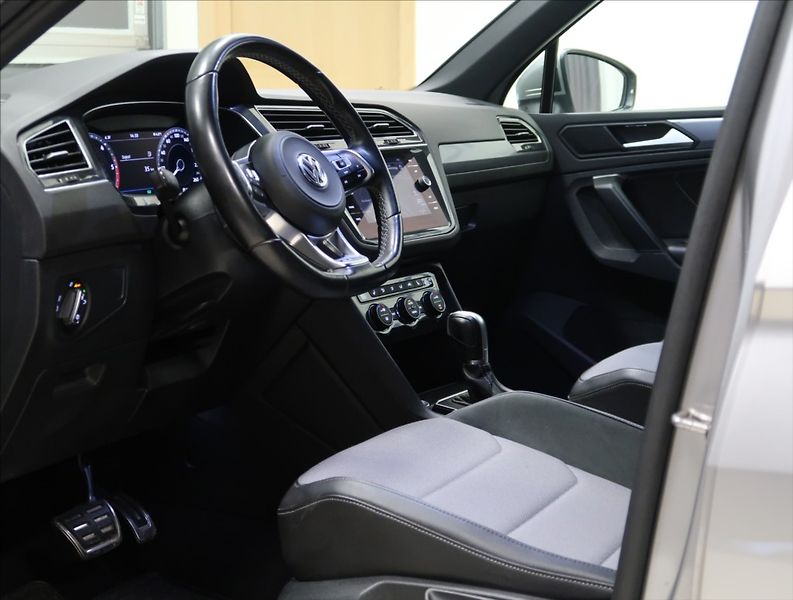 Volkswagen Tiguan 2,0 TDI DSG 4MOTION R-LINE - fotka 9 z 55