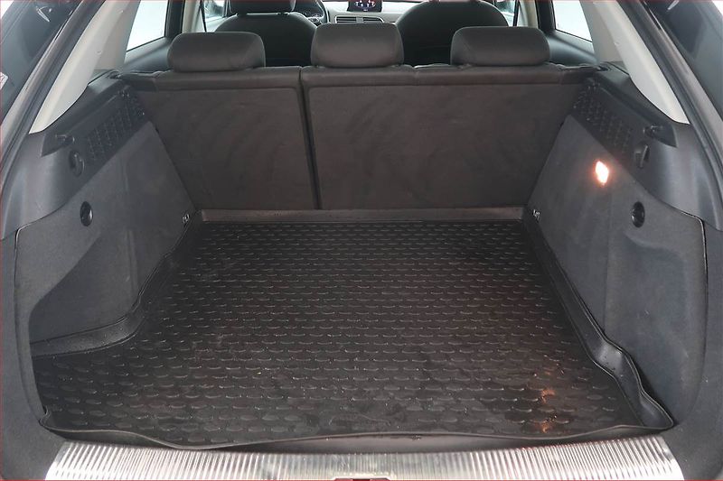 Audi Q3 (2012) 2.0 TDI, Xenony, Tempomat - fotka 14 z 17