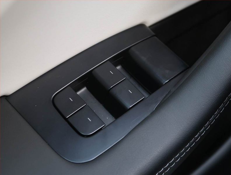 Tesla Model 3 (2024) Standard Range 60kWh - fotka 17 z 25