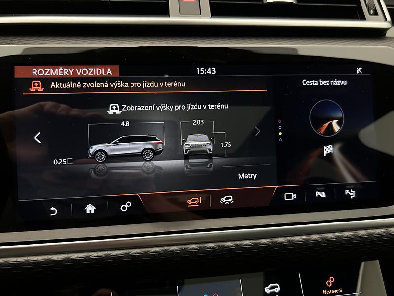 Land Rover Range Rover Velar D300 SE AUT - fotka 47 z 53