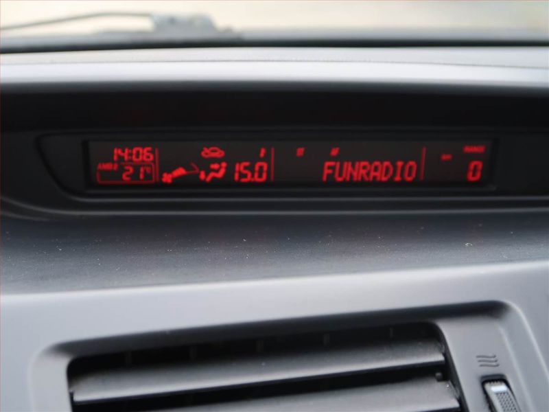 Mazda 5 (2012) 1.8, Tempomat, Park. senzory - fotka 17 z 21