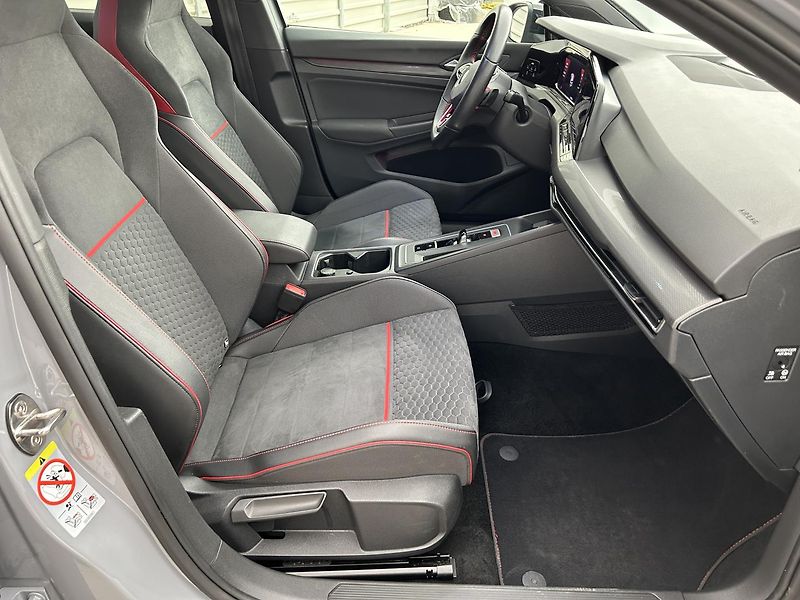 Volkswagen Golf 2.0 GTI  PERFORMANCE - fotka 28 z 30