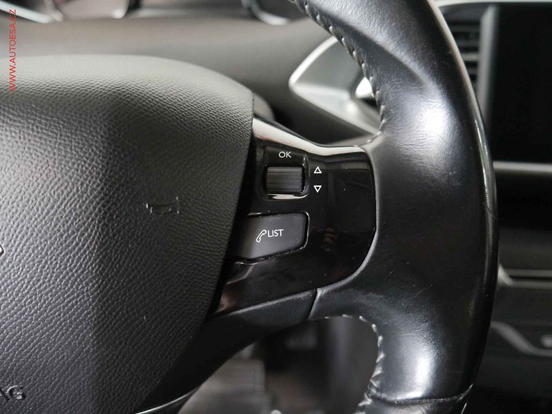 Peugeot 308 (2020) 1.5HDi, ČR, AC, tempo - fotka 16 z 17
