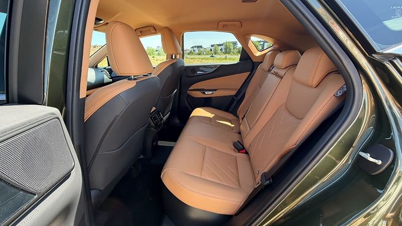 Lexus NX 450h plus 450H+ 2,5 PHEV PRESTIGE - fotka 24 z 30