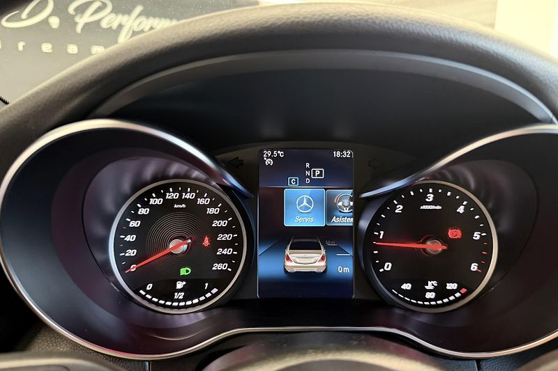Mercedes-Benz Třídy C (2020) C 220d 4Matic AMG Line - fotka 48 z 81