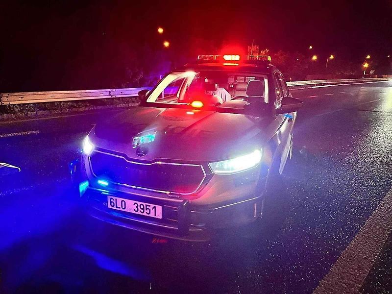Řidič motocyklu nereagoval na výzvy k zastavení a snažil se ujet. Měl nejen pozitivní test na drogy a platný zákaz řízení.