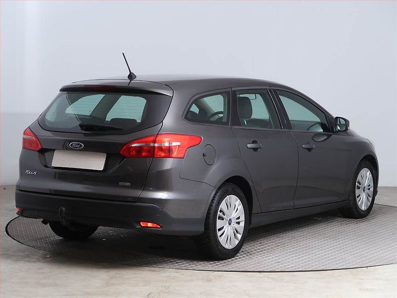 Ford Focus (2018) 1.0 EcoBoost - fotka 5 z 12