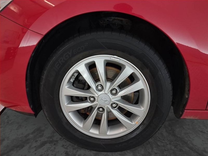 Hyundai i30 (2018) 1.4 T-GDI, ČR,1.maj - fotka 15 z 17