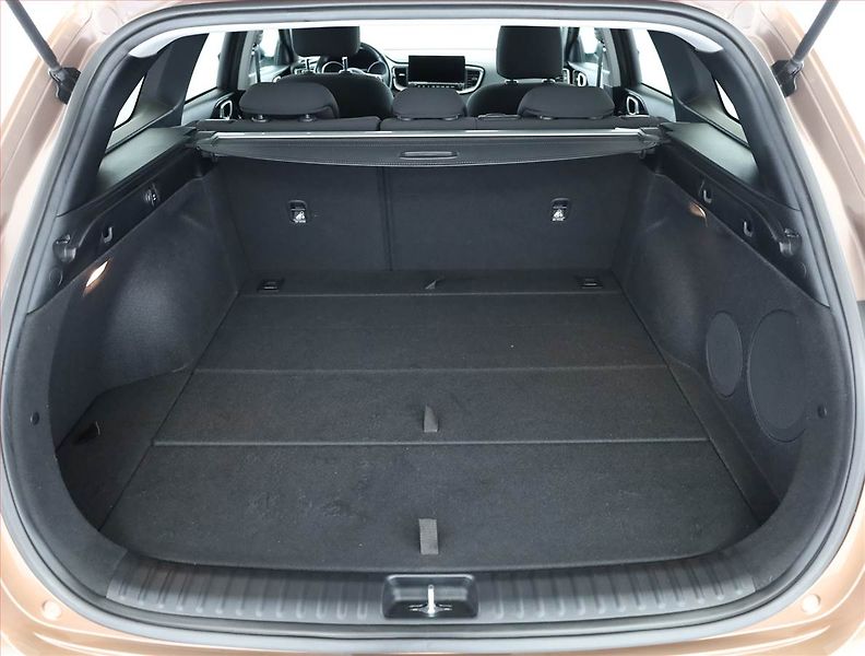 Kia Ceed (2022) Top 1.5 T-GDI - fotka 20 z 21