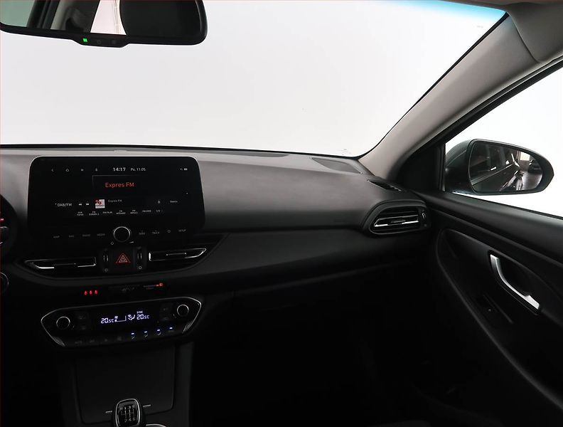 Hyundai i30 (2022) 1.5 T-GDI MHEV - fotka 8 z 20