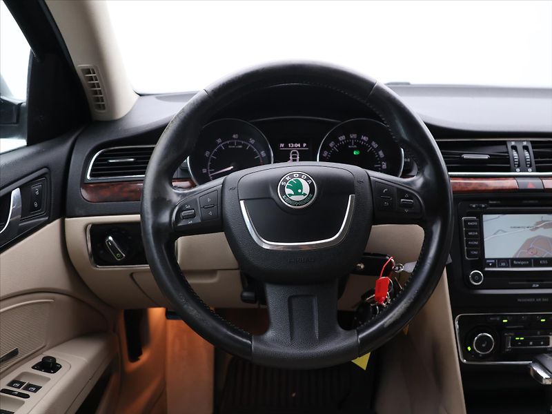 Škoda Superb 3,6 FSI 191kW Exclusive 1.Maj - fotka 15 z 28