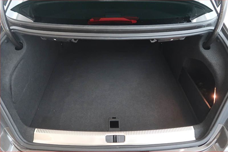 Volkswagen CC (2014) 2.0 TDI, Kůže, Bi-Xenony - fotka 13 z 16
