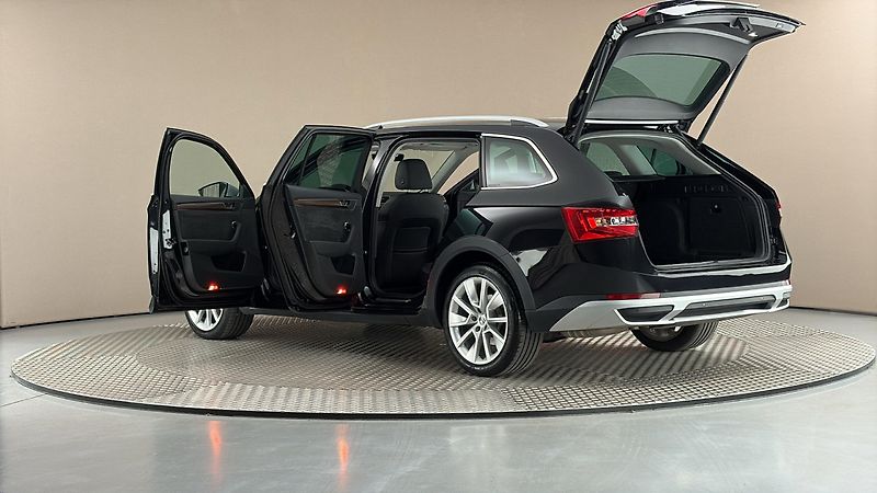 Škoda Superb 2.0 TDI DSG 4x4 Scout Combi - fotka 7 z 29