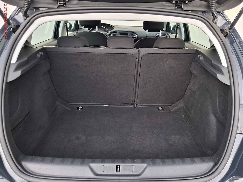 Peugeot 308 (2018) 1.2PT, Access, +kola - fotka 7 z 17