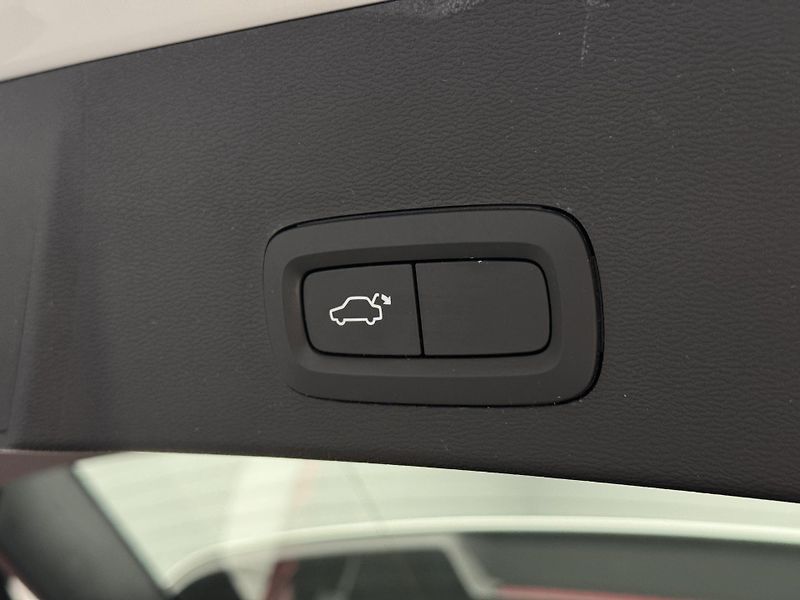 Volvo XC40 T4 MOMENTUM AUT - fotka 22 z 45