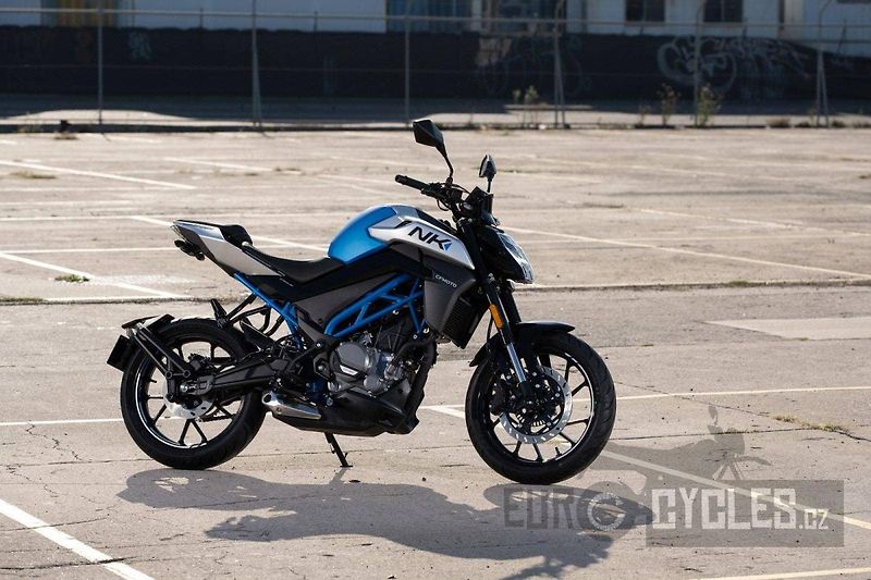 CFMOTO 300 NK (2026) - fotka 13 z 15