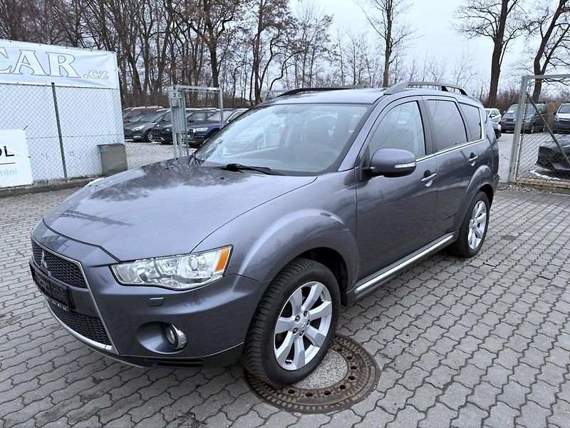 Mitsubishi Outlander 2.2 DI-D 4x4 automat, navigace - fotka 1 z 27