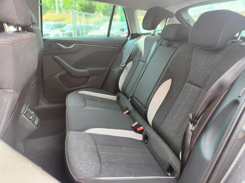 Škoda Scala Top Selection 1.5 110kw DSG - fotka 20 z 24