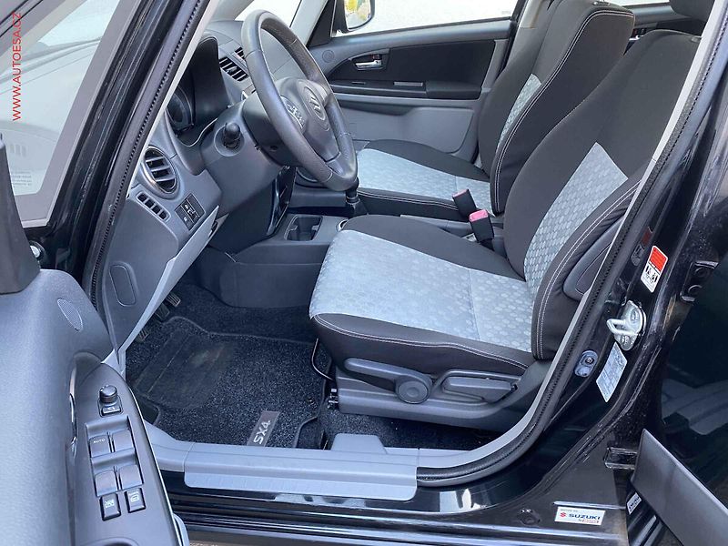 Suzuki SX4 (2013) 1.6 VVT, Style, navi, +kola - fotka 9 z 16