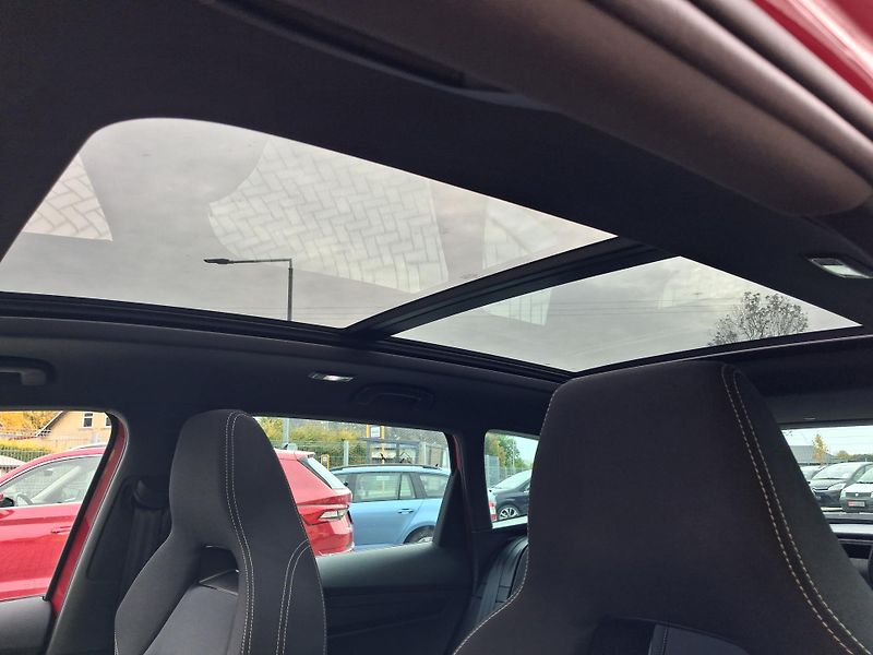 Škoda Karoq (2020) 2,0TDi DSG 4x4 SPORTLINE NAVI - fotka 41 z 48