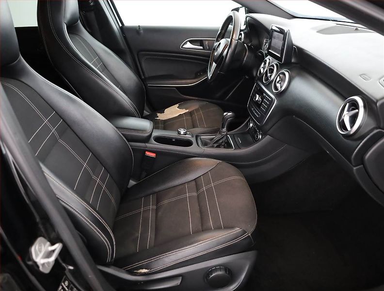 Mercedes-Benz Třídy A (2012) A 180 d, Xenony, Tempomat - fotka 7 z 13