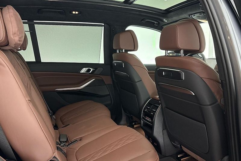 BMW X7 xDrive40d - fotka 11 z 14