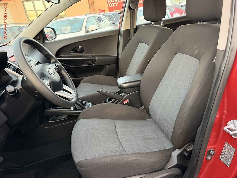 Kia Ceed (2010) 1.4CVVT, ČR, AC, park.čidla - fotka 9 z 16