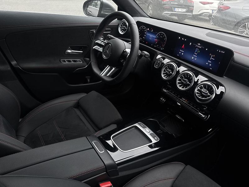 Mercedes-Benz CLA 200, 1.majitel - fotka 12 z 17