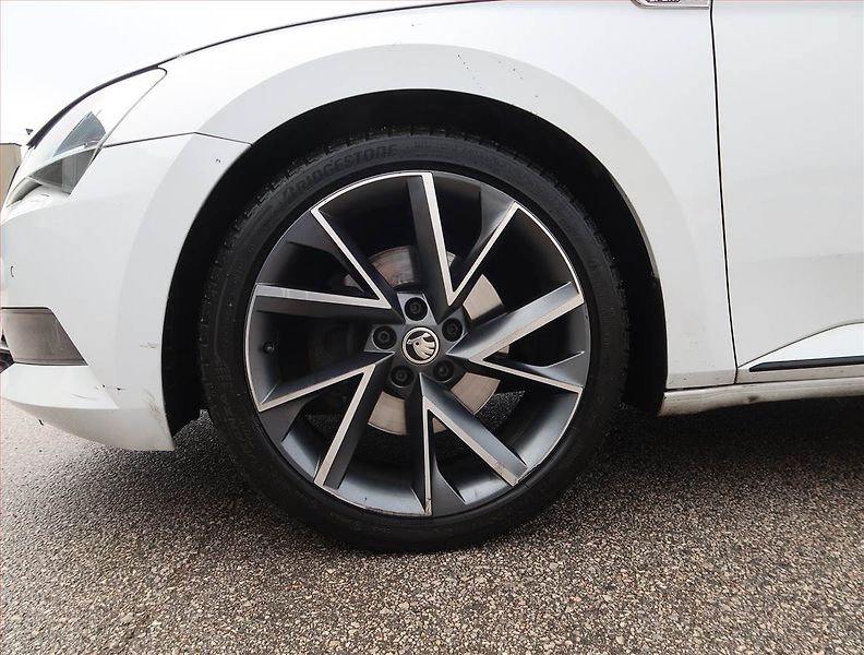 Škoda Superb (2018) Sportline 2.0 TDI - fotka 15 z 25