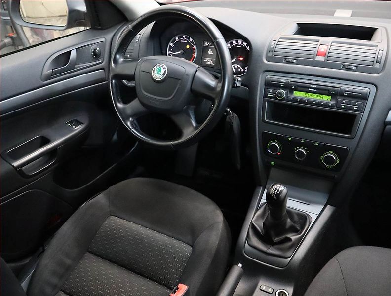 Škoda Octavia (2012) 1.6 - fotka 7 z 17