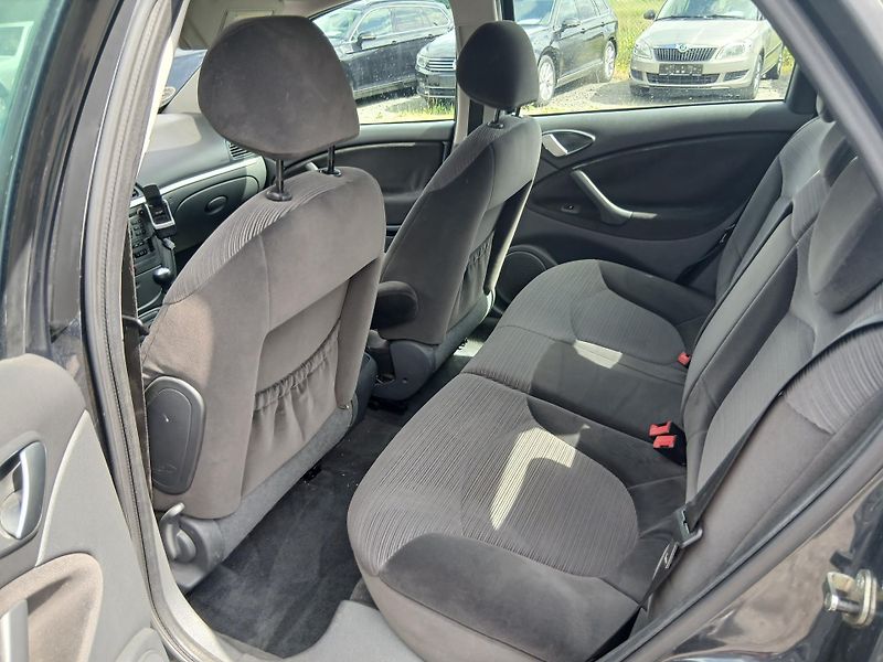 Citroën C5 2.0 HDI, klima - fotka 21 z 26