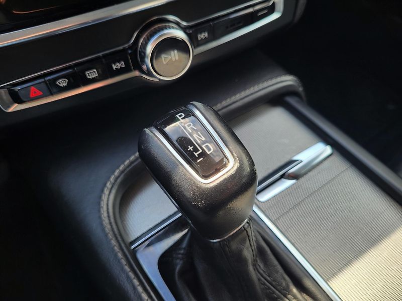 Volvo V90 D4 Drive-E INSCTRIPTION autom. - fotka 22 z 45