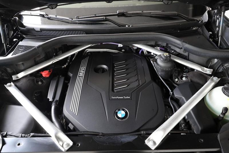 BMW X7 xDrive40i - fotka 11 z 32