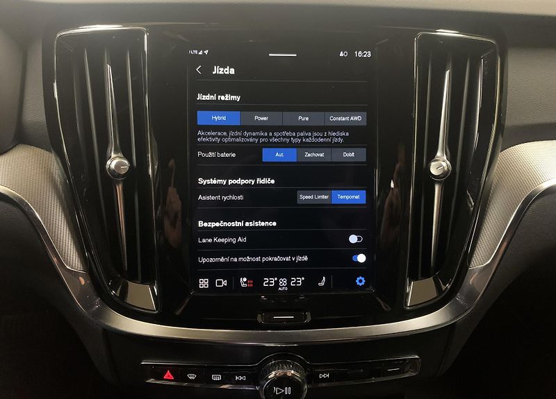 Volvo V60 RECHARGE T6, AWD PLUS DARK ČR - fotka 22 z 42