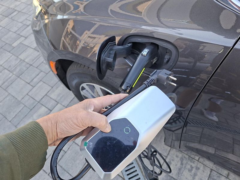 Chrysler Pacifica (2022) 3,6L V6 HYBRID, kůže, servis  - fotka 33 z 33