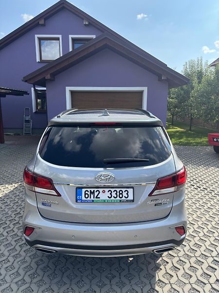 Hyundai Grand Santa Fe (2017) - fotka 6 z 8