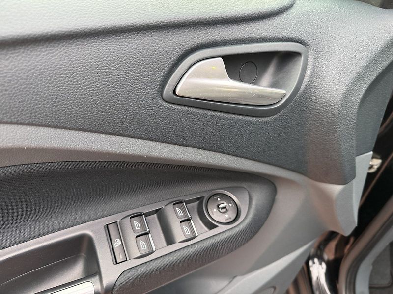 Ford Grand C-MAX (2011) 1.6i Ti-VCT Klima Winter Paket - fotka 25 z 49