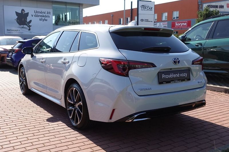 Toyota Corolla 2,0 HEV Executive TS - fotka 6 z 34