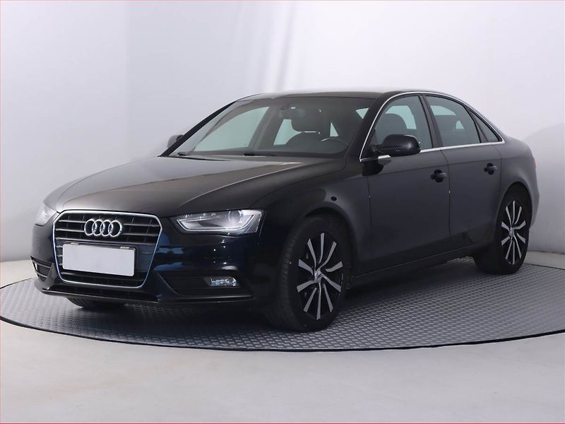 Audi A4 (2015) Design 2.0 TDI, Bi-Xenony - fotka 2 z 18