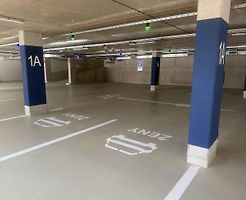Přes šest set stání mají řidiči od úterý k dispozici v novém parkovacím domě a jeho blízkém okolí mezi brněnskými ulicemi Veveří, Bulínova a Šumavská.
