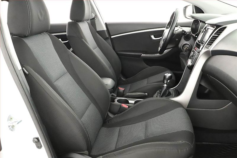 Hyundai i30 (2016) 1.6 CRDi, Serv.kniha, Tempomat - fotka 7 z 13