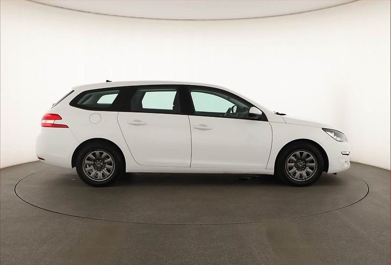 Peugeot 308 (2016) 1.6 BlueHDi, Tempomat - fotka 6 z 16